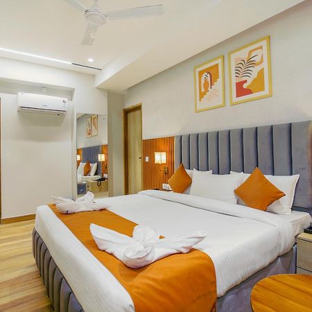 Hotel West Inn Premium Kharar Екстериор снимка