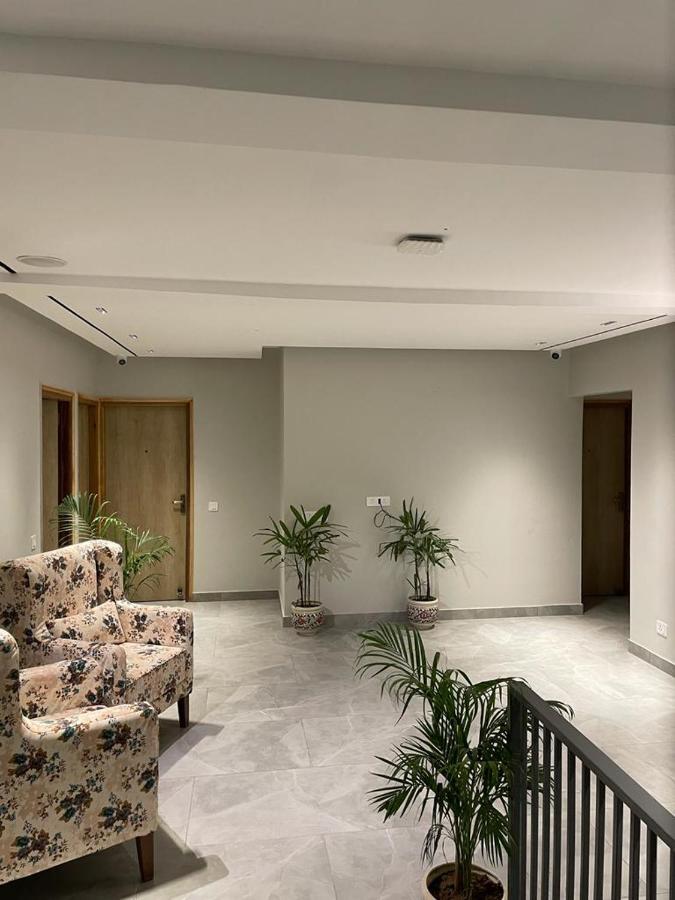 Hotel West Inn Premium Kharar Екстериор снимка
