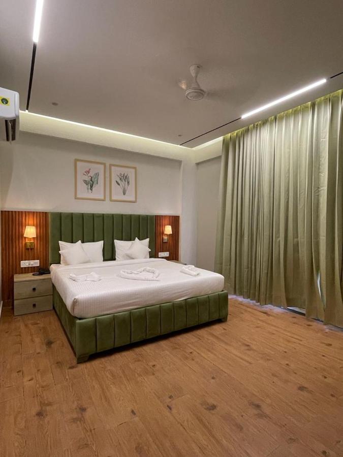 Hotel West Inn Premium Kharar Екстериор снимка
