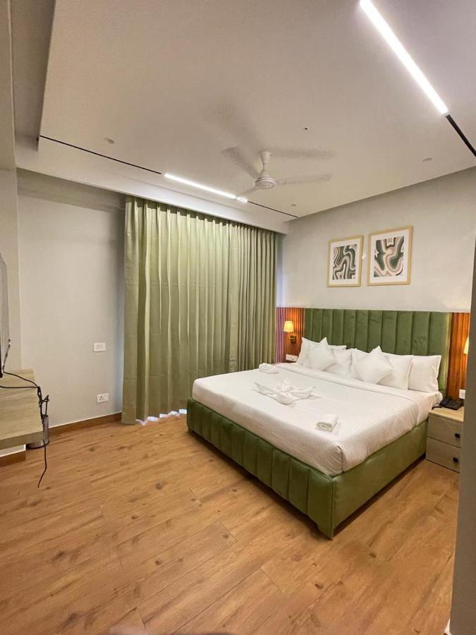 Hotel West Inn Premium Kharar Екстериор снимка