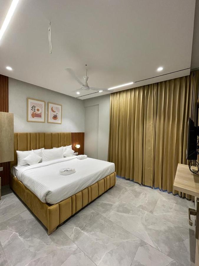 Hotel West Inn Premium Kharar Екстериор снимка
