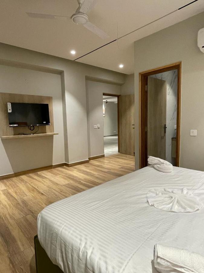 Hotel West Inn Premium Kharar Екстериор снимка