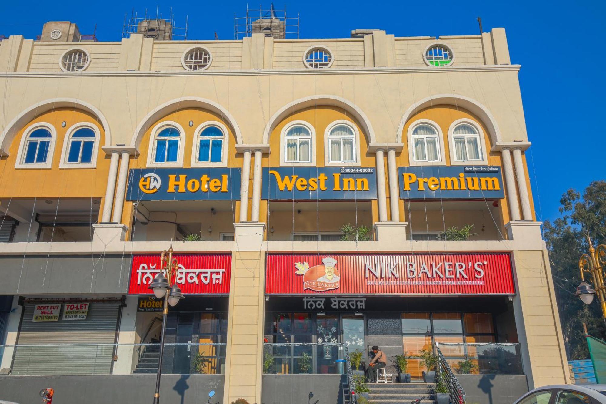 Hotel West Inn Premium Kharar Екстериор снимка
