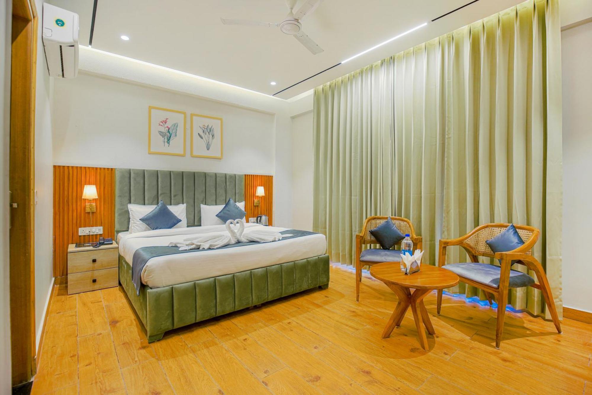 Hotel West Inn Premium Kharar Екстериор снимка