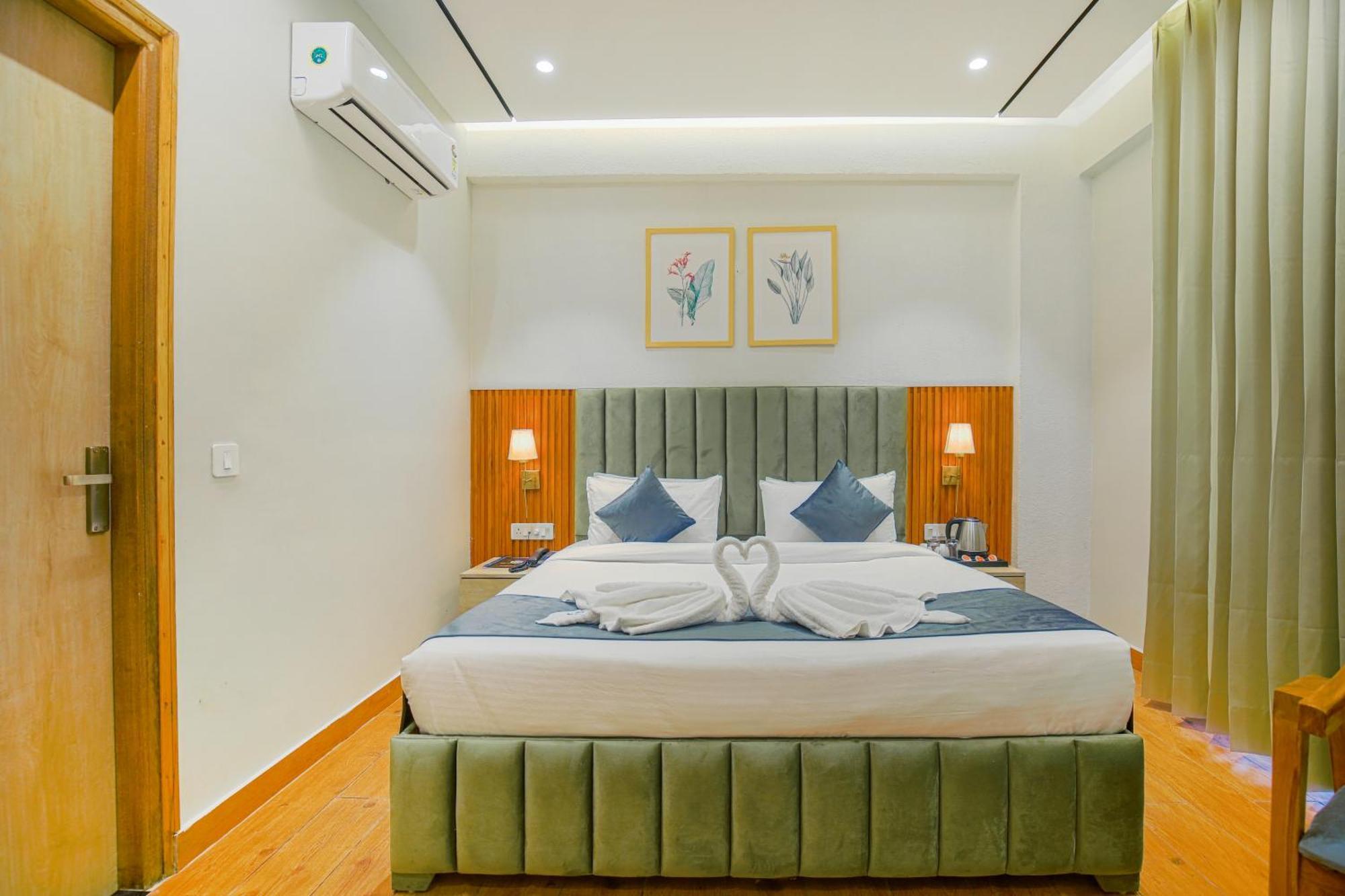 Hotel West Inn Premium Kharar Екстериор снимка