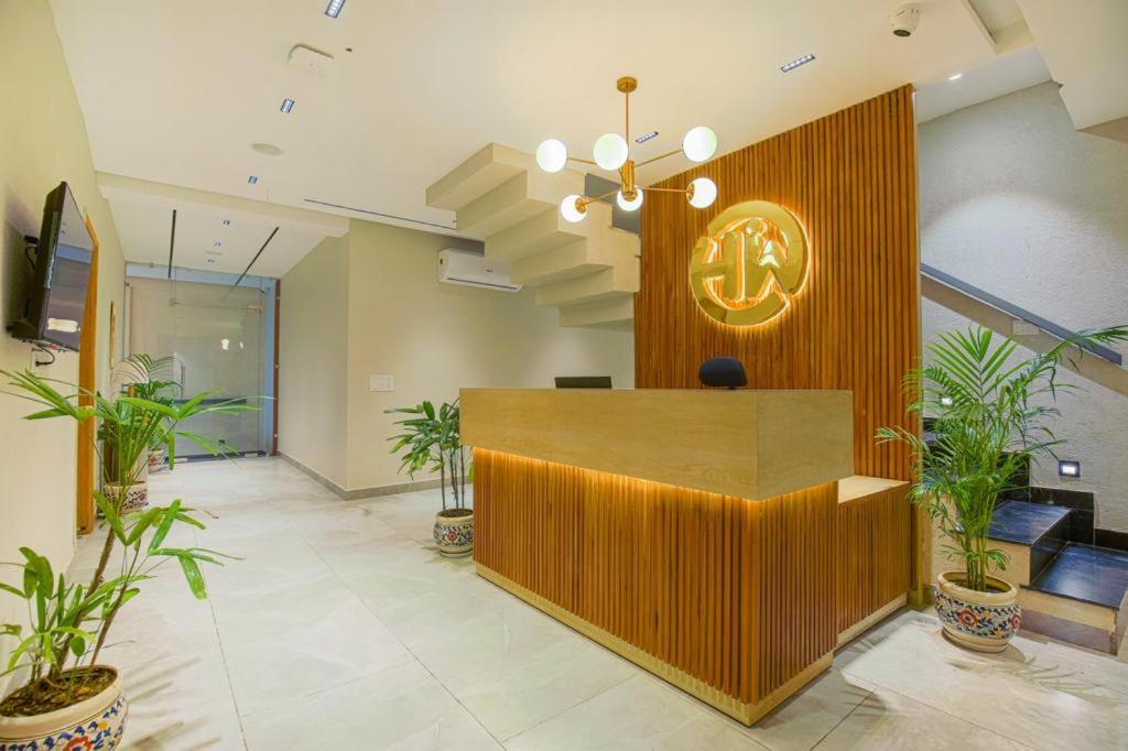 Hotel West Inn Premium Kharar Екстериор снимка