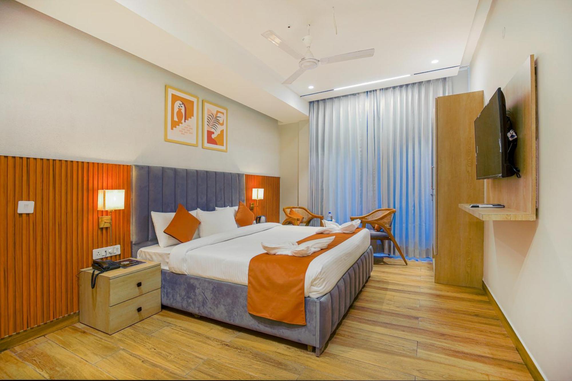 Hotel West Inn Premium Kharar Екстериор снимка